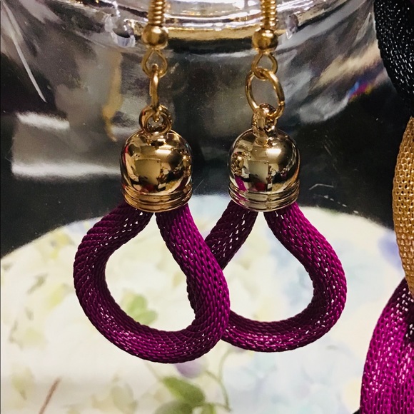 Jewelry - Multiple color beauty twist earring/ necklace set